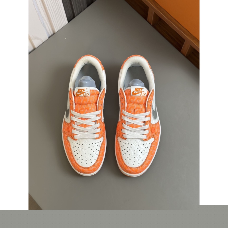 l**is V*t*n sneakers